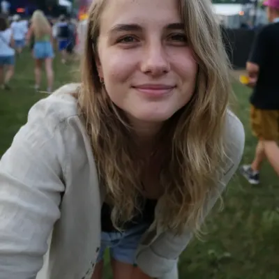 Катя, 28